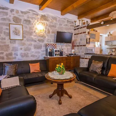 Casa Lukas Holiday home *